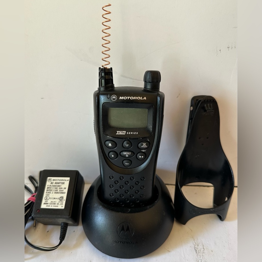 Motorola XTN Series XU2600 6-Channels 2-Way Radio Walkie Talkie Antenna Cracked